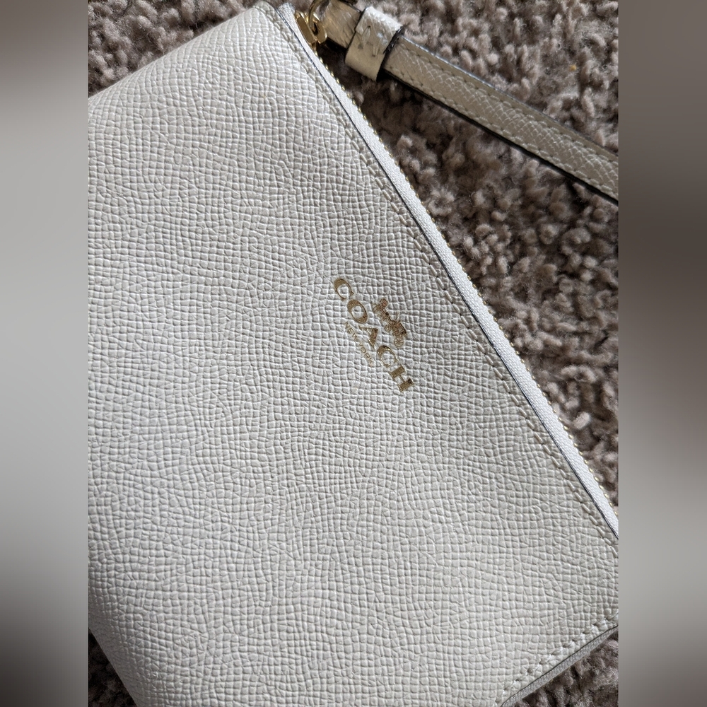 Coach Wristlet in Chalk/Gold